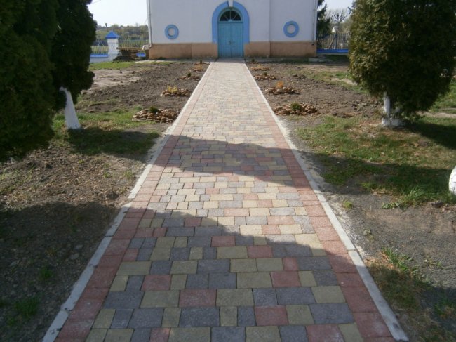 На Волині облагородили територію старовинного храму. ФОТО