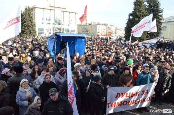 Майдан у Луцьку: Віче і хода на ДПЗ. ФОТО