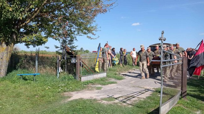У громаді на Волині попрощалися з Героєм Тарасом Грицюком. ФОТО