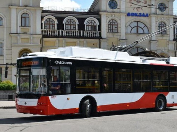 На Провідну неділю на маршрути в Луцьку вийдуть додаткові тролейбуси та маршрутки