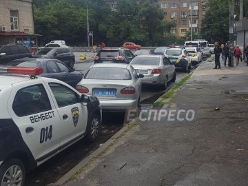 У Києві зі стріляниною пограбували конвертцентр: є поранені