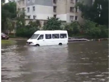 Сильна нічна злива затопила Одесу. ВІДЕО