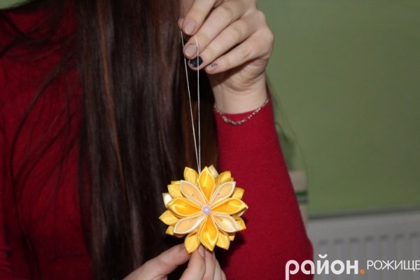 Волинська майстриня показала, як зробити новорічну іграшку власноруч 