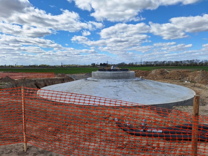 На Волині будують один із найбільших вітропарків: встановлять 32 турбіни. ФОТО