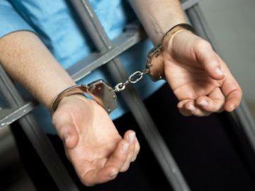 У Луцьку злочинця, який перебував у розшуку, затримали місцеві жителі