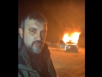 Лідер «бляхарів» на знак протесту спалив свій Land Rover. ВІДЕО