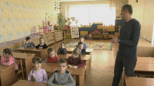 13 років працює у дитячому садочку: історія чоловіка-вихователя з Волині