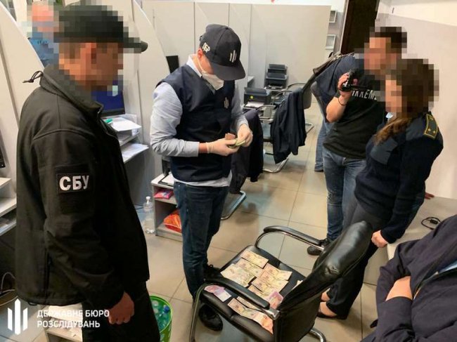 На «Ягодині» затримали на хабарі двох митників. ФОТО