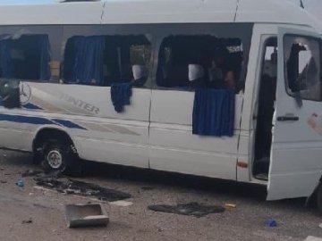 Показали відео обстрілу та нападу на автобус під Харковом 