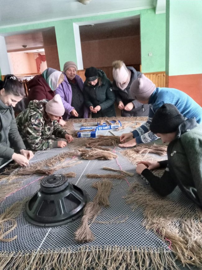 Волинянка започаткувала у своєму селі виготовлення «кікімор» та нашоломників