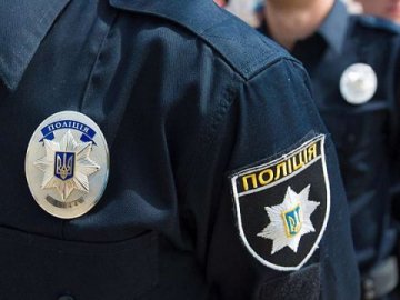 Не було пульсу і не подавав ознак життя:  у Луцьку патрульні врятували чоловіка. ВІДЕО