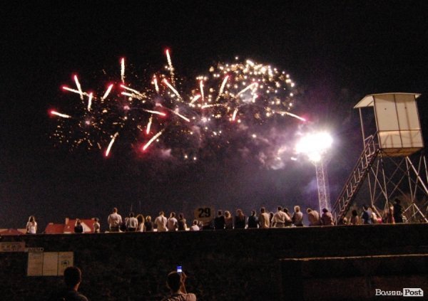 «Поліське літо з фольклором» завершили парадом, концертом і феєрверком. ФОТО