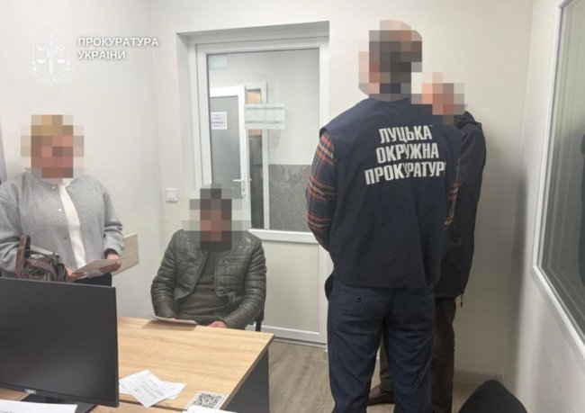  тисяч - за документи для видобутку надр: спійманому на хабарі посадовцю Луцької міськради оголосили підозру