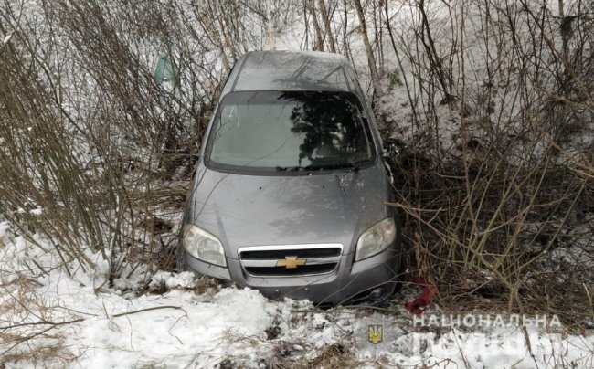 На Волині Chevrolet злетів у кювет: є постраждалі 