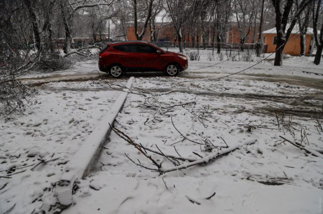 В Одесі – транспортний колапс через снігопади