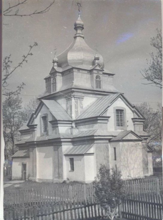 Архітектура не має аналогів на Волині: опублікували ретросвітлини сільської церкви