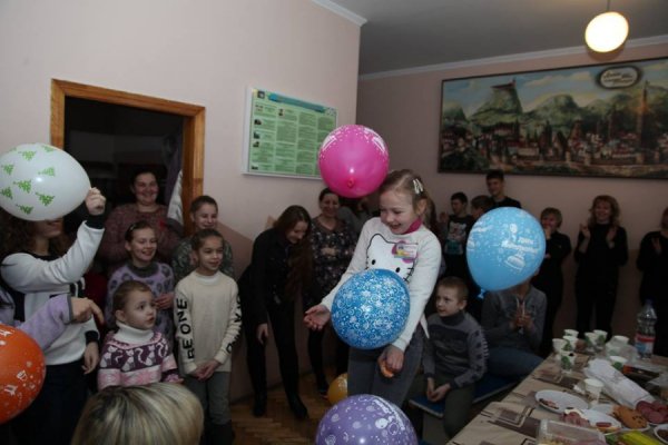 Волонтери влаштували свято для доньки волинського Героя