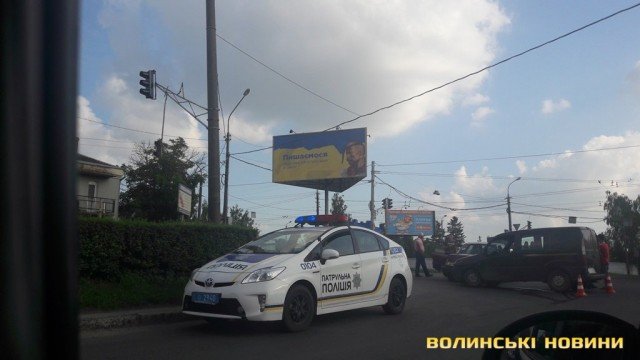 Аварія біля консульства у Луцьку: зіткнулися Volkswagen та Fiat