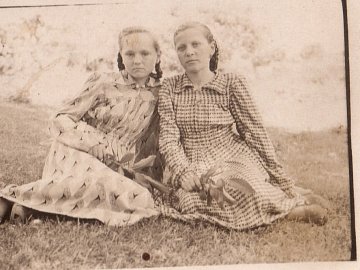 Волинянки на ретрофото часів першої половини XX століття