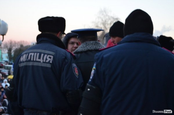 Гарячий світанок у Луцьку: як пікетували губернатора. ФОТО