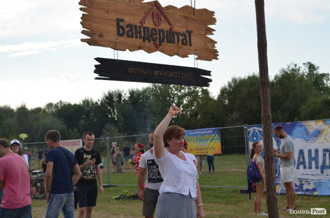 Не молоддю єдиною: як на «Бандерштаті» відпочивають «поважні» фестивальники. ФОТО 