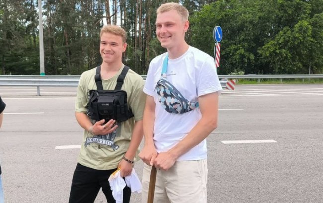 Три роки розлуки з братом: на «Ягодині» зустріли 16-річного хлопця, якого проти волі вивезли до росії