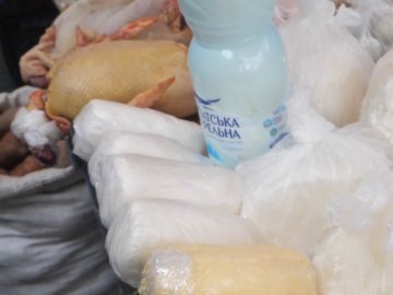 Сир, масло, сметана: які ціни на молочку на ринках Луцька