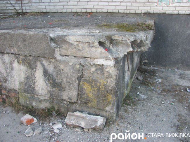 У селищі на Волині колишній кінотеатр перетворюється на руїни. ФОТО