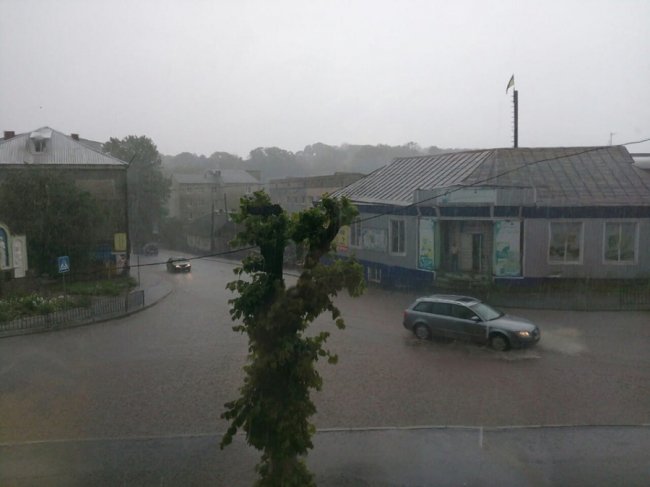 Волинське місто затопило через зливу. ФОТО