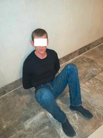 У луцькому барі п'яний чоловік нюхав білий порошок. ФОТО