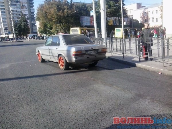 У Луцьку збили чоловіка на переході біля ЦУМа. ФОТО