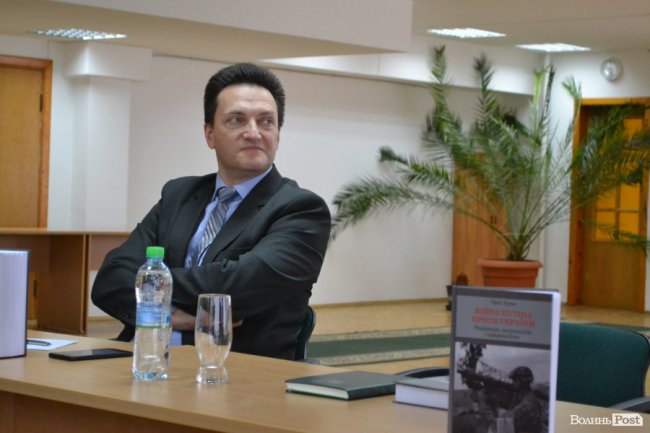 Канадський політолог у Луцьку розповів, чому війна проти Росії триватиме ще довго