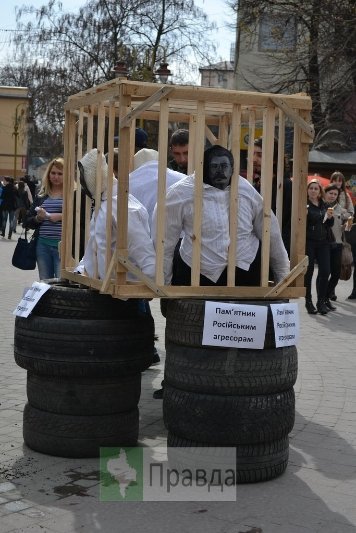 В Івано-Франківську встановили «пам’ятник російським агресорам». ФОТО