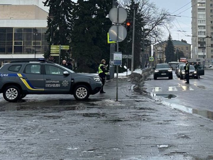 Хвилина мовчання: у Луцьку патрульні  о 09:00  зупиняють рух транспорту