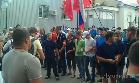 В Одесі свободівці та їхні противники вчинили масову бійку. ФОТО