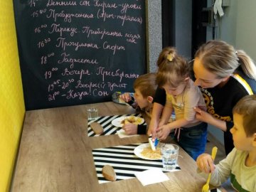 Як багатодітна сім'я з Луцька проводить один день під час карантину. ВІДЕО