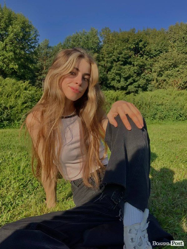 19-річна львів’янка відрізала волосся, аби допомогти ЗСУ