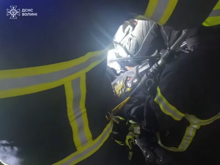 Біля Луцька рятувальники визволили пасажира із понівеченого після аварії авто. ВІДЕО