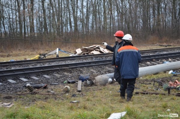На Волині поїзд влетів у вантажівку і загорівся: подробиці аварії. ФОТО