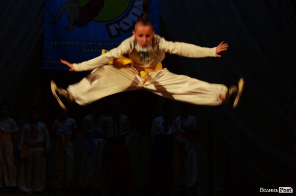 У Луцьку козаки показали свою майстерність в бойовому гопаці.ФОТО