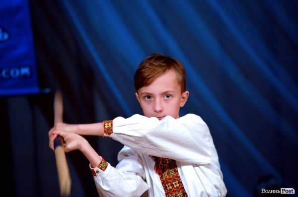 У Луцьку козаки показали свою майстерність в бойовому гопаці.ФОТО