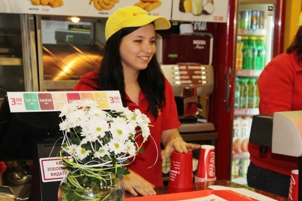 Пісенний флешмоб у луцькому  ЦУМі. ФОТО