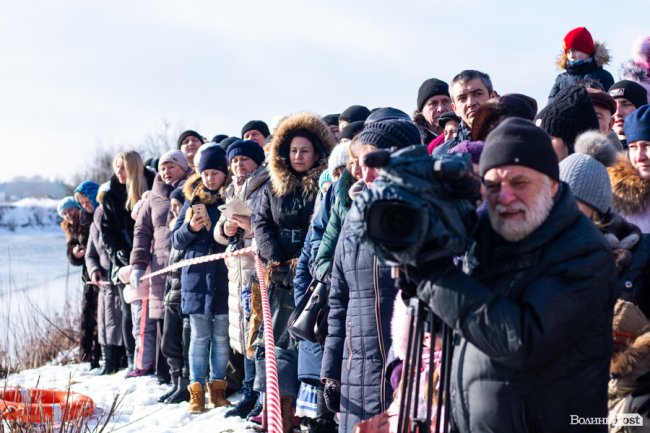 Як лучани пірнали в крижану купіль Стиру. ФОТО. ВІДЕО