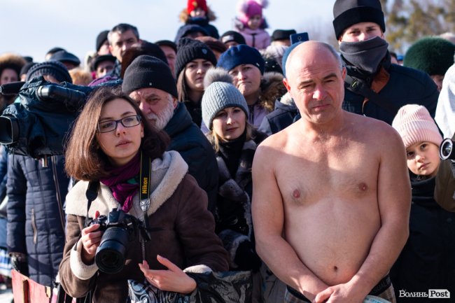 Як лучани пірнали в крижану купіль Стиру. ФОТО. ВІДЕО