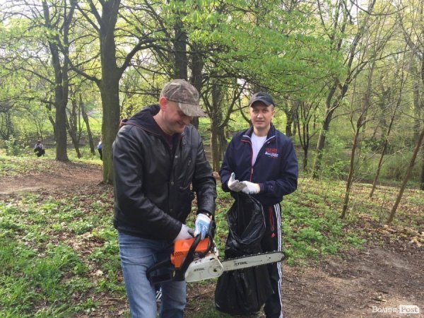 Депутати Луцькради вийшли на генеральне прибирання. ФОТО. ВІДЕО