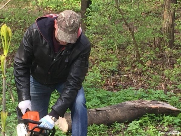 Депутати Луцькради вийшли на генеральне прибирання. ФОТО. ВІДЕО