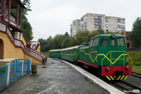 У Луцьку «вандали» розмалювали дитячий поїзд. ФОТО