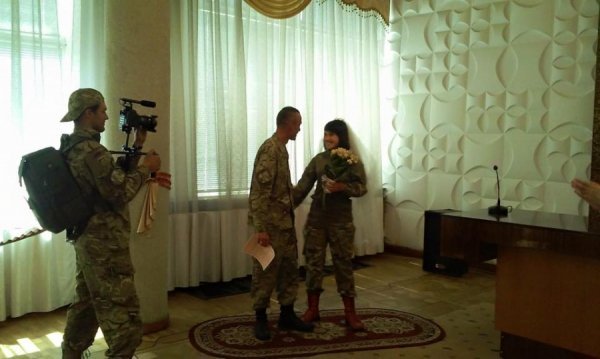Схід і Захід разом: у Рівному одружились солдат з Волині та переселенка з Донбасу. ФОТО