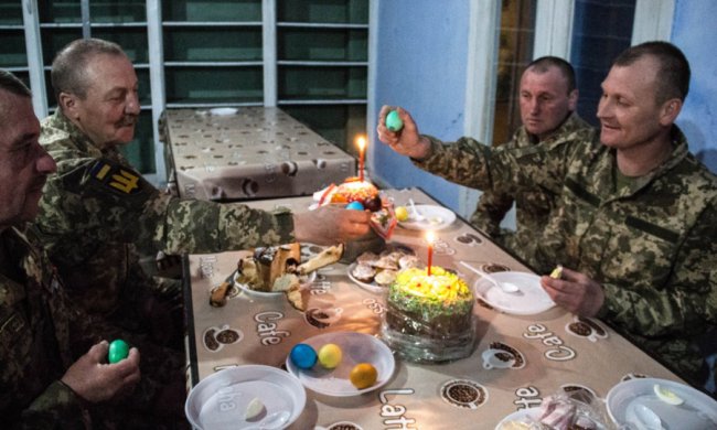 Як бійці волинської бригади зустрічають Великдень на передовій. ФОТО