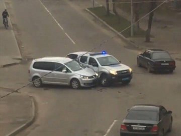 На Волині – аварія за участю авто поліцейських